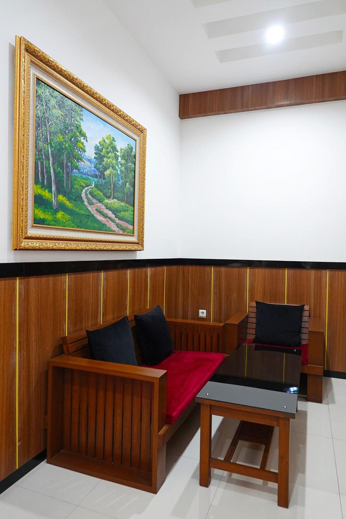 Baratha Hotel & Resto Bondowoso 외부 사진